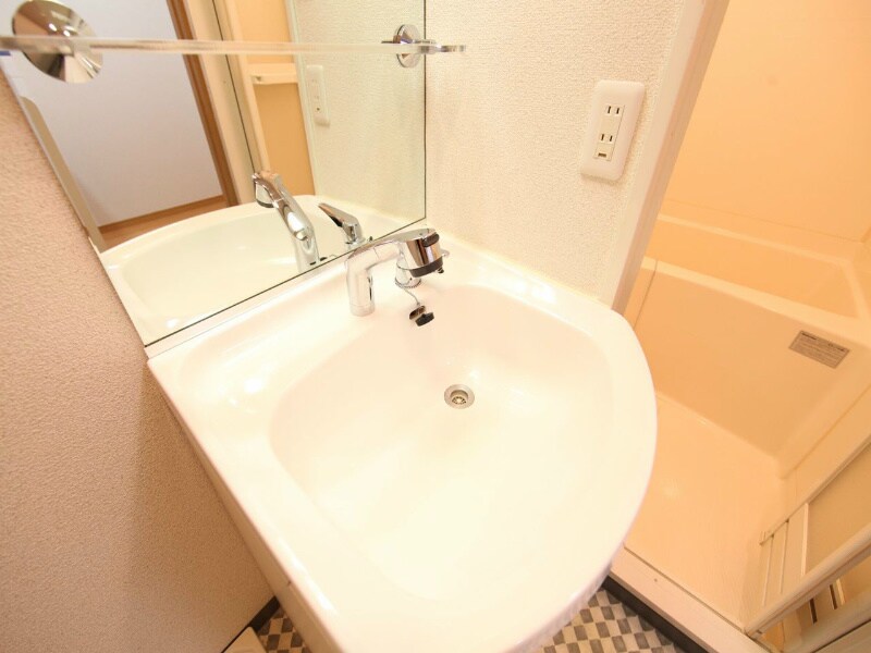物件内観写真26　(脱衣所　独立洗面台（シャンプードレッサー）洗濯機用意できます)