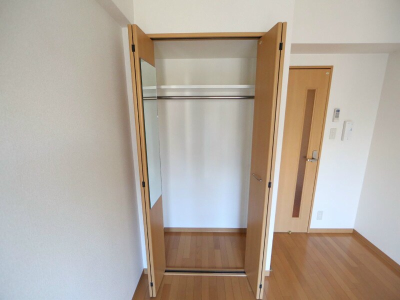 物件内観写真6　(収納　クローゼット　収納充実してます)