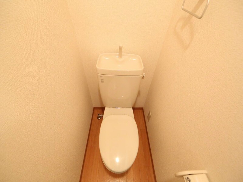 物件内観写真8　(洋式トイレ　温水洗浄暖房便座設置可)