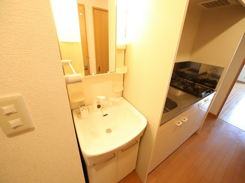 物件内観写真16　(独立洗面台　シャンプードレッサー)