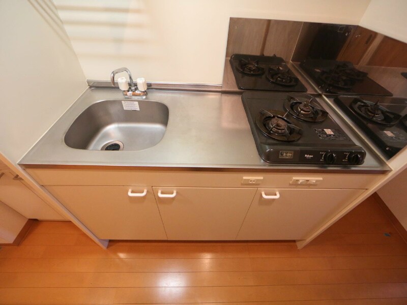 物件内観写真19　(システムキッチン　2口ガスコンロ)