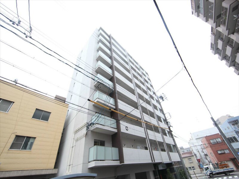 物件外観写真1　(外観　オートロック　宅配BOX　防犯カメラ)