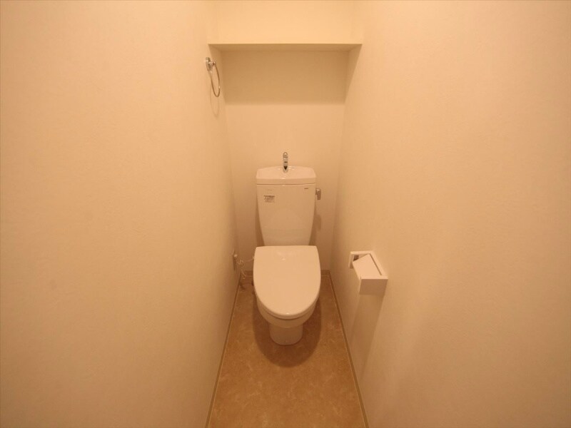 物件内観写真6　(洋式トイレ　暖房便座付)