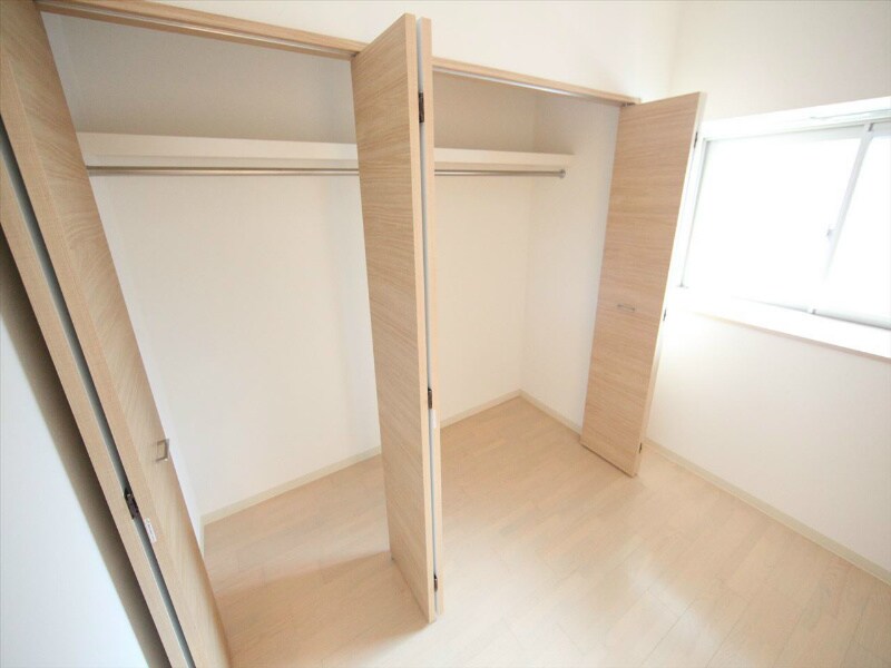 物件内観写真8　(クローゼット（収納充実してます）)