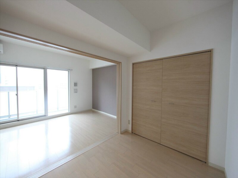 物件内観写真23　(ＬＤＫ14.9帖　洋室4.5帖　つなげても仕切っても使えます)