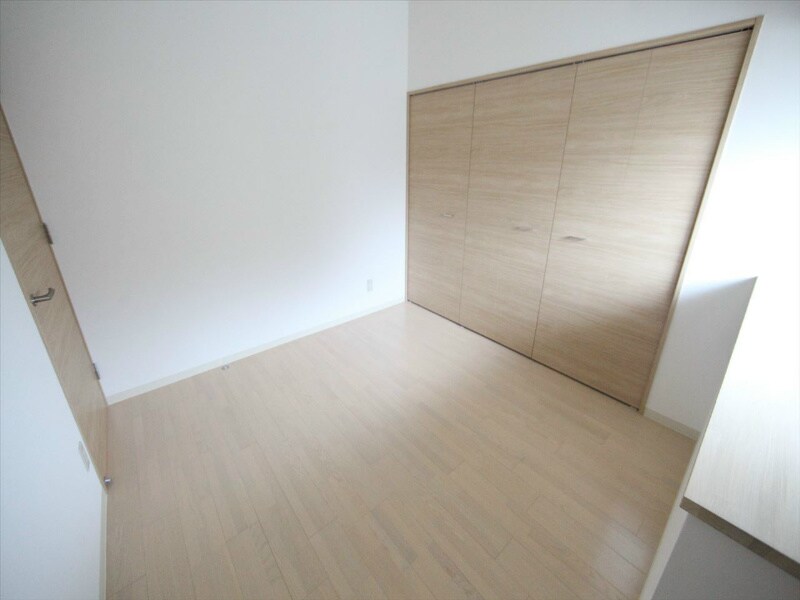 物件内観写真27　(洋室6帖　クローゼット付（収納充実してます）)