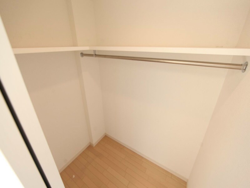 物件内観写真8　(ウォークインクローゼット付（収納充実してます）)