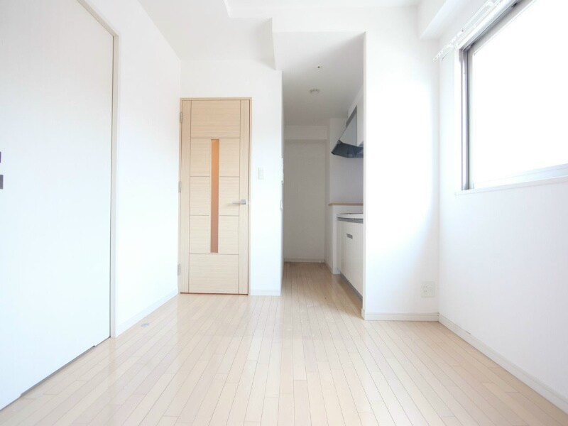 物件内観写真9　(DK7.6帖　洋室4.3帖と繋げても仕切っても使えます)