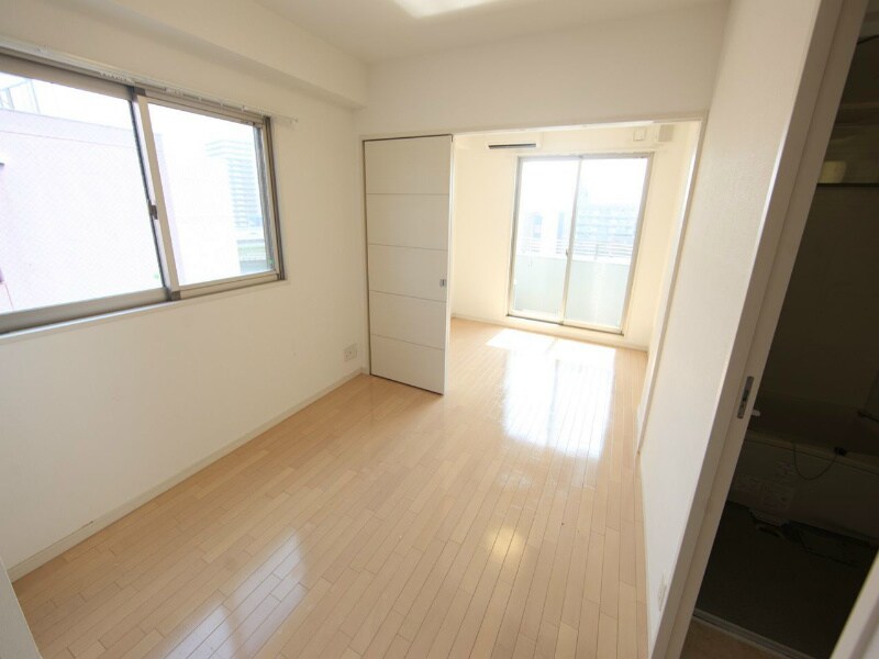 物件内観写真10　(DK7.6帖　洋室4.3帖と繋げても仕切っても使えます)