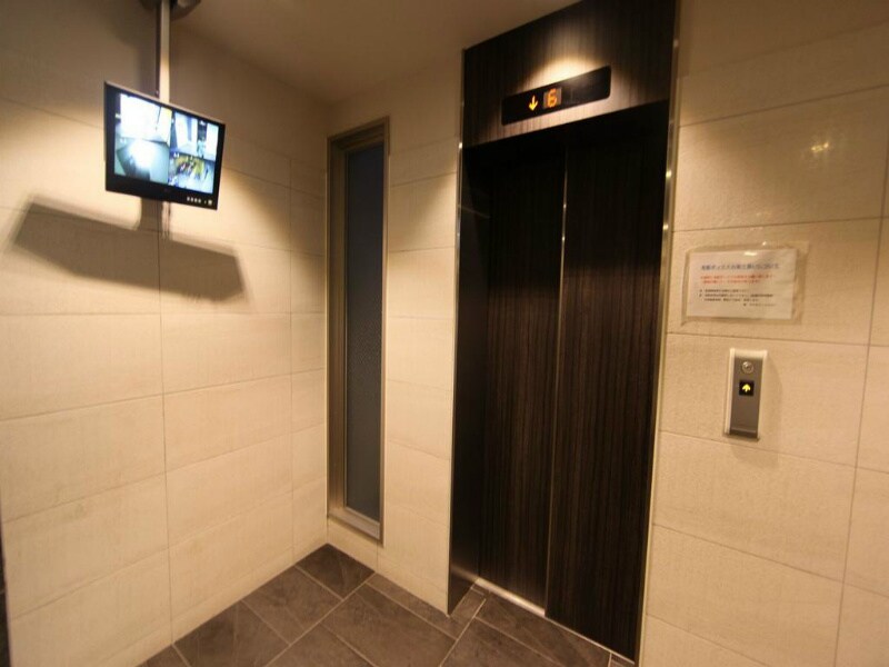 物件内観写真23　(エントランス　防犯カメラ付)