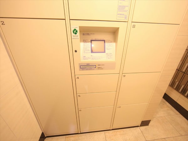 エントランス(宅配ＢＯＸ　フ座時に荷物を受け取ることができます)
