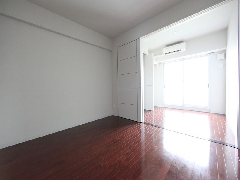 物件内観写真10　(洋室6.3帖　洋室3.9帖　エアコン付　バルコニー)