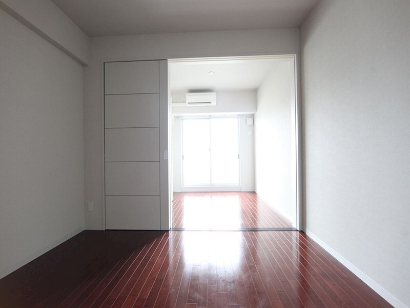 物件内観写真15　(洋室6.3帖　洋室3.9帖　つなげても仕切っても使えます)