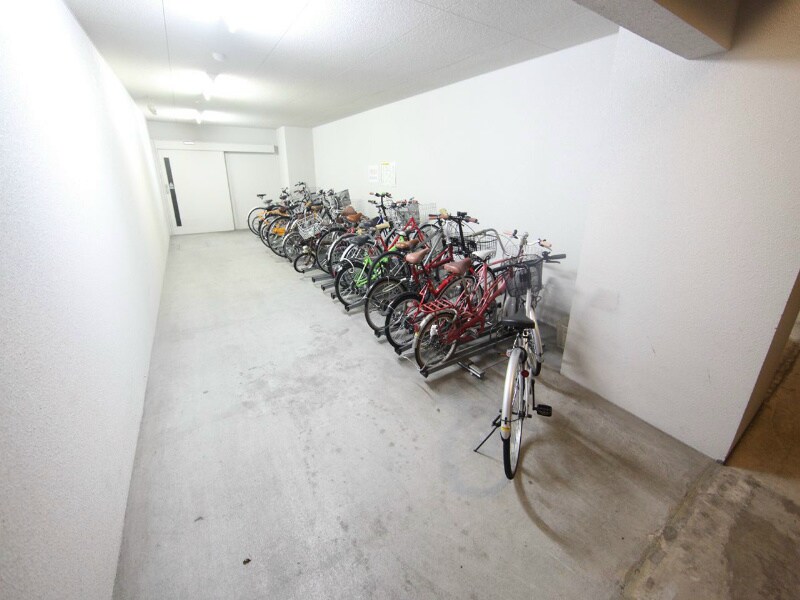 物件内観写真26　(屋根付き駐輪場)