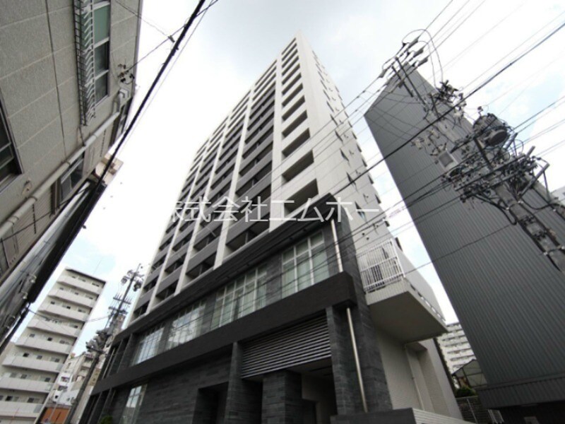 物件外観写真1　(外観　防犯カメラ付　オートロック　宅配ＢＯＸ)