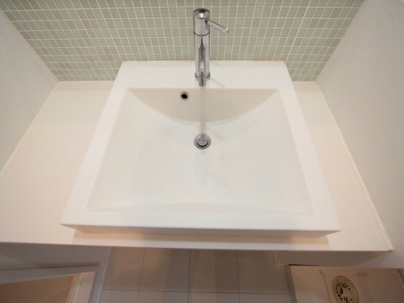 物件内観写真16　(脱衣所　オシャレな独立洗面台付　洗濯機ご用意できます)