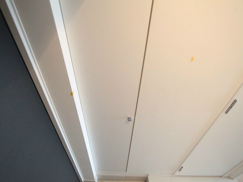 物件内観写真26　(玄関　シューズボックス付（収納充実してます）)