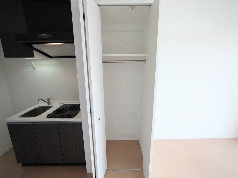 物件内観写真28　(クローゼット付（収納充実してます）)