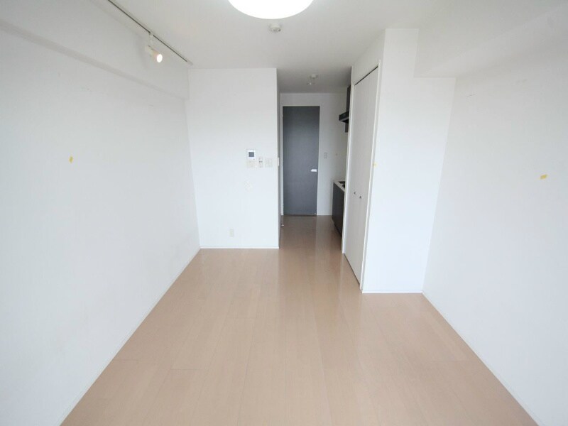 物件内観写真29　(洋室9.4帖　クローゼット付（収納充実してます）)