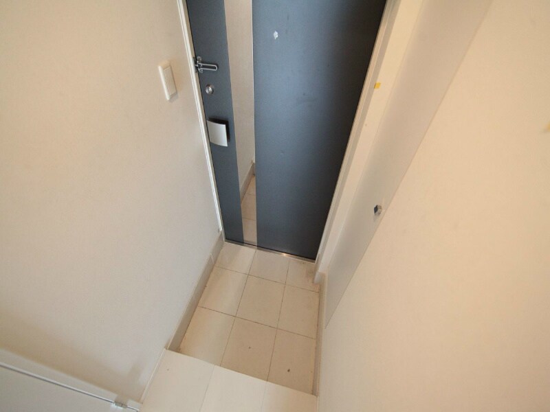 物件内観写真30　(玄関　シューズボックス付（収納充実してます）)