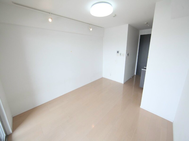 物件内観写真31　(洋室9.4帖　クローゼット付（収納充実してます）)