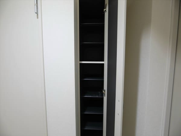 玄関(玄関　シューズボックス付（収納充実してます）)
