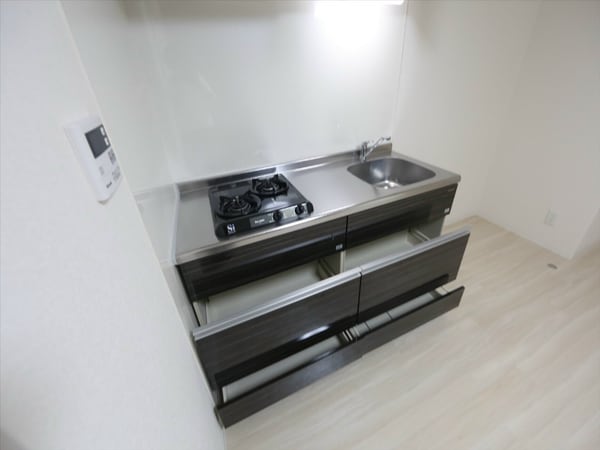キッチン(システムキッチン（ガス2口）冷蔵庫・レンジ等できます)