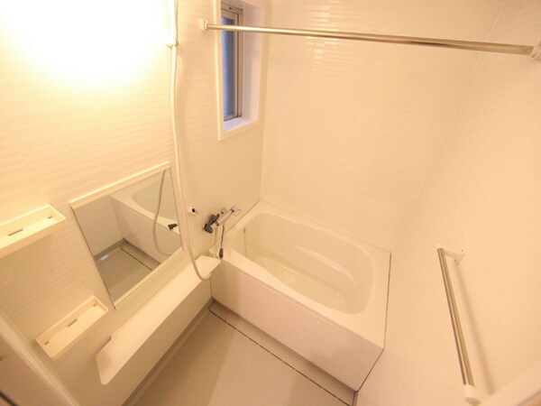 風呂画像(浴室暖房乾燥機　24時間換気機能バスルーム　窓付（換気良好）)