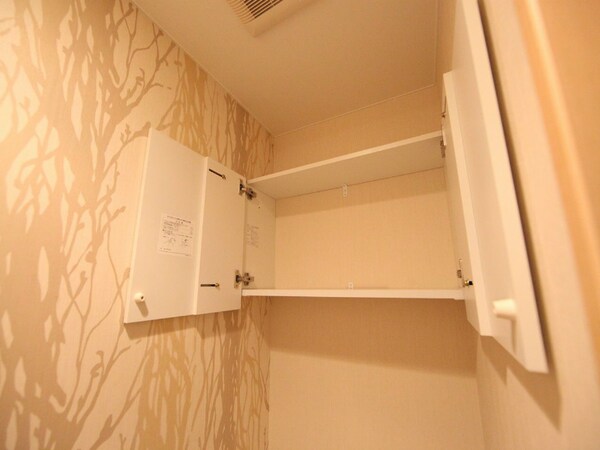 その他設備(トイレ上部にある収納)