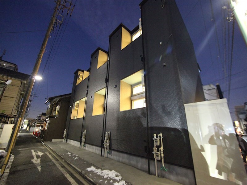 物件外観写真1　(外観　デザイナーズ　光インターネット無料)