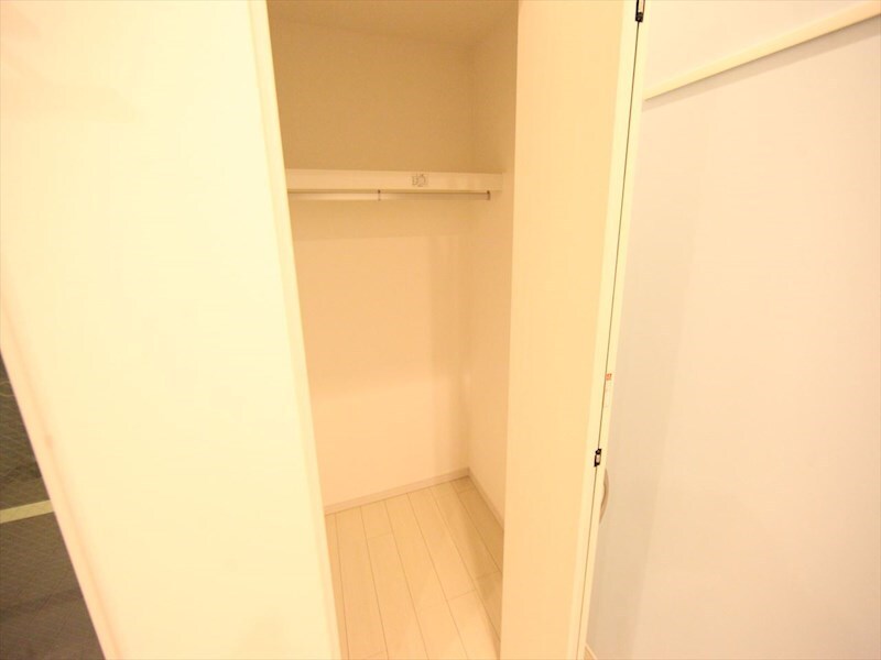 物件内観写真6　(クローゼット（収納充実してます）)