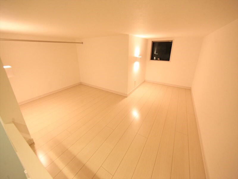 物件内観写真9　(ロフト4.8帖（収納としても寝室としても使えます）)