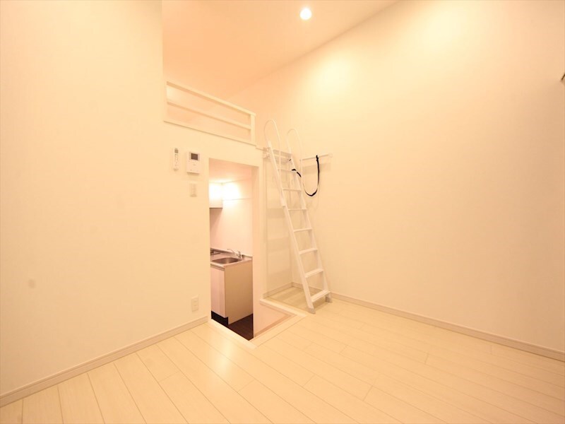 物件内観写真12　(洋室5.5帖　ロフト4.8帖（収納にも寝室にも使えます）)