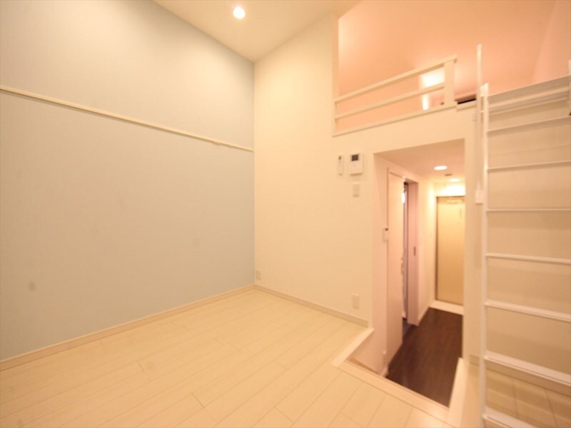 物件内観写真14　(洋室5.5帖　ロフト4.8帖（収納にも寝室にも使えます）)