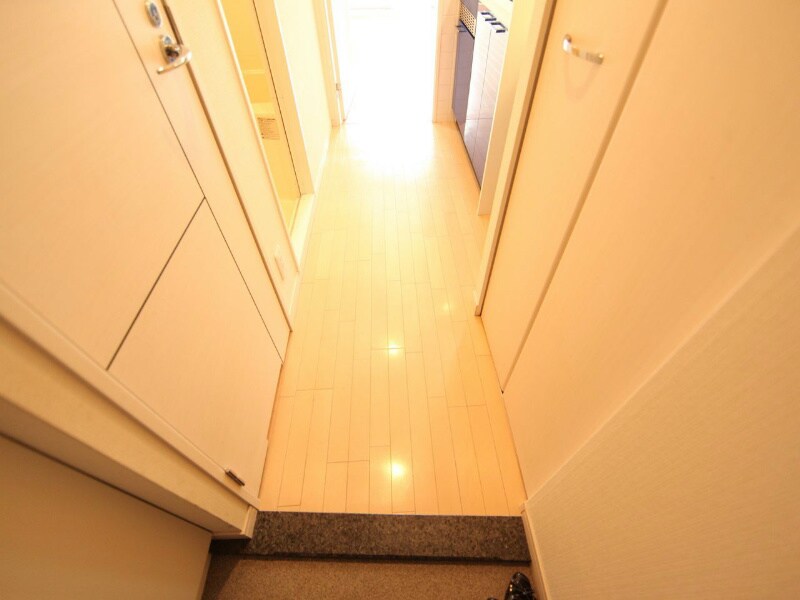 物件内観写真16　(玄関　シューズボックス（収納充実してます）)