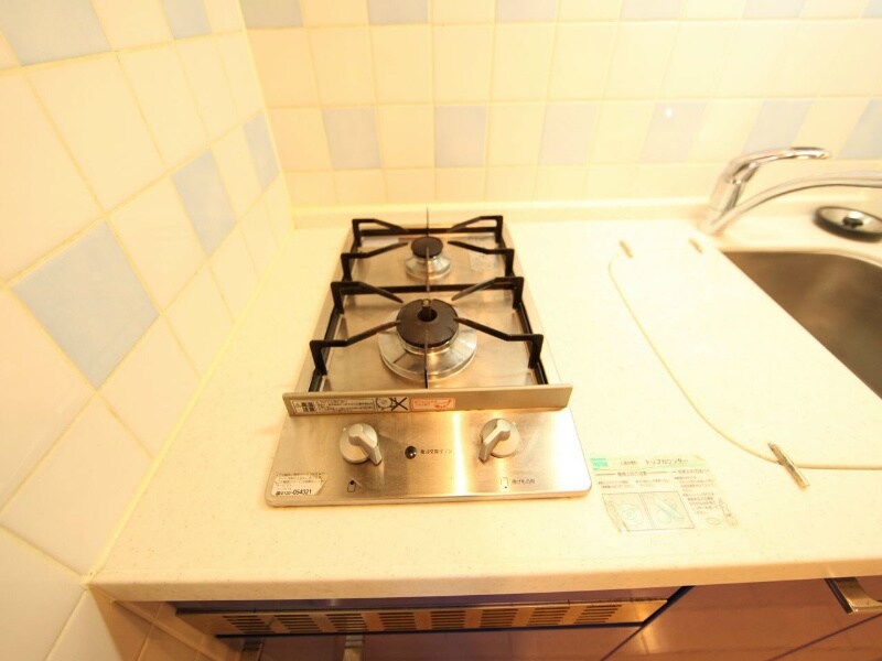 物件内観写真22　(システムキッチン（ガス2口）冷蔵庫・レンジ等ご用意できます)