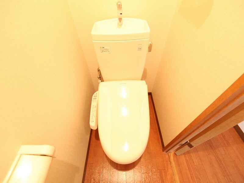 物件内観写真5　(温水洗浄便座付トイレ)