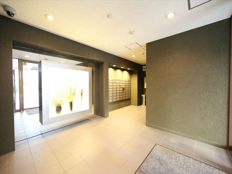 物件内観写真21　(エントランス　防犯カメラ付　オートロック　宅配ＢＯＸ)