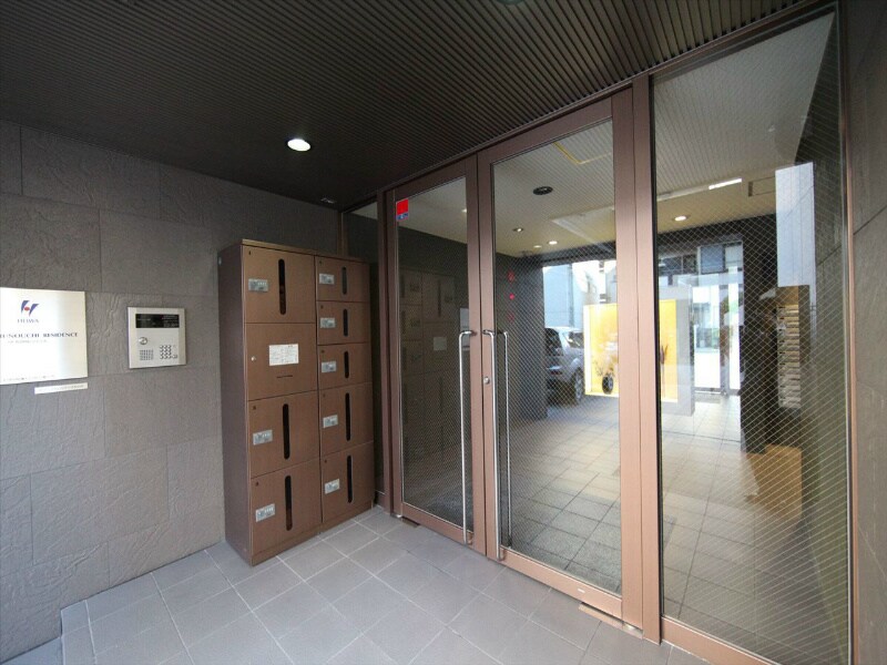 物件内観写真22　(エントランス　防犯カメラ付　オートロック　宅配ＢＯＸ)