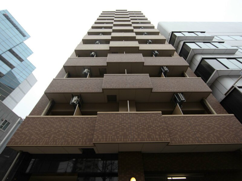 物件外観写真1　(外観　オートロック　防犯カメラ　宅配BOX)