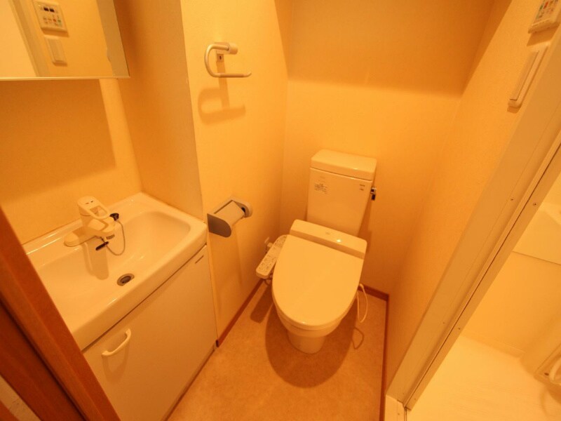 物件内観写真19　(脱衣所　独立洗面台付)