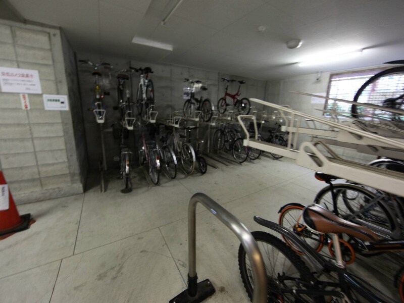 物件内観写真23　(屋根付き駐輪場有り)