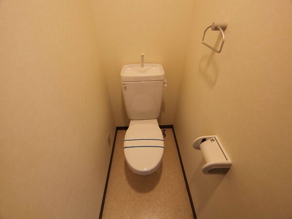 トイレ(洋式トイレ（温水洗浄便座完備）)