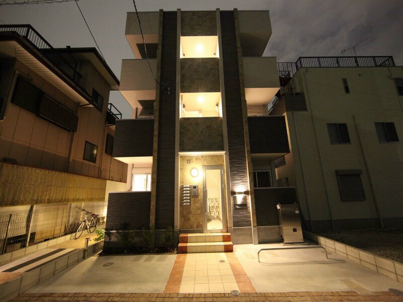 物件外観写真1　(外観　オートロック付　デザイナーズ　光インターネット無料)