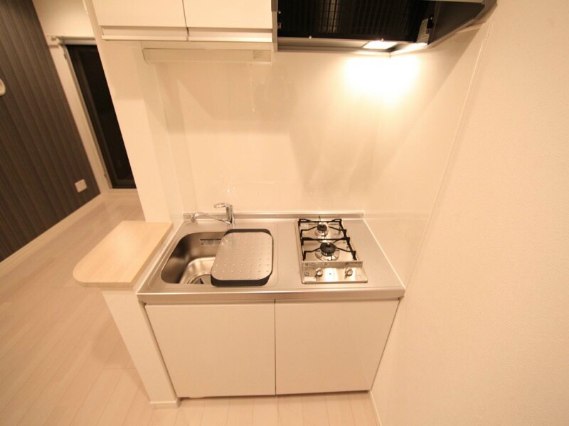 物件内観写真7　(システムキッチン（ガス2口コンロ付）)