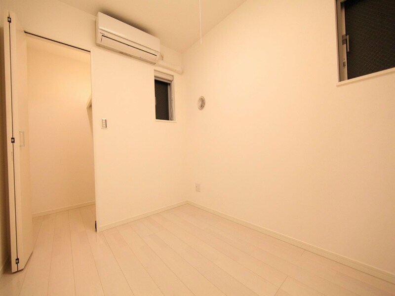 物件内観写真9　(洋室3.9帖　ウォークインクローゼット付（収納充実してます）)