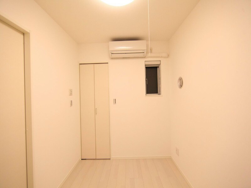 物件内観写真23　(洋室3.9帖　ウォークインクローゼット付（収納充実してます）)