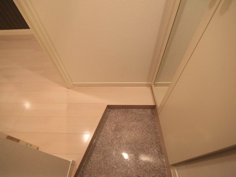 物件内観写真32　(玄関　シューズボックス付（収納充実してます）)