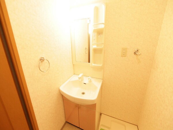 洗面所(脱衣所　独立洗面台（シャンプードレッサー）洗濯機用意できます)