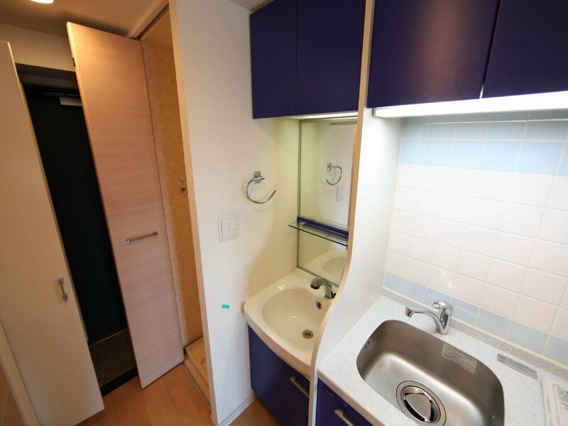 物件内観写真3　(独立洗面台付（シャンプードレッサー付）)